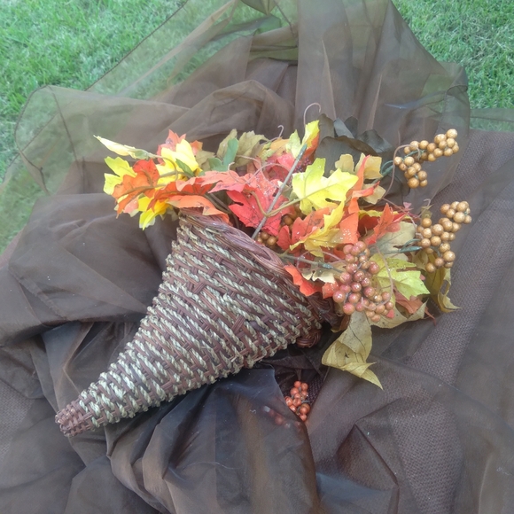 5 cornucopia baskets with faux fall arrangements - Picture 11 of 16